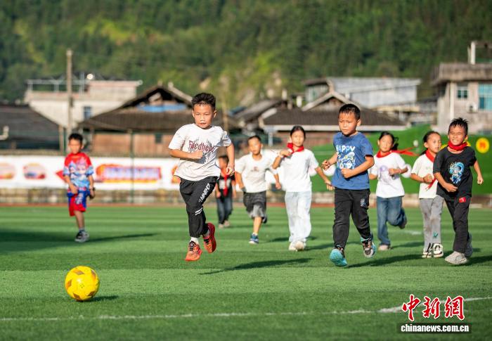 贵州从江：校园足球助力学子健康成长