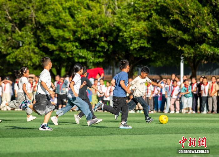 贵州从江：校园足球助力学子健康成长