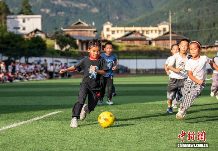 贵州从江：校园足球助力学子健康成长