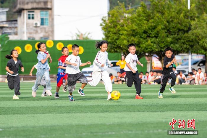 贵州从江：校园足球助力学子健康成长
