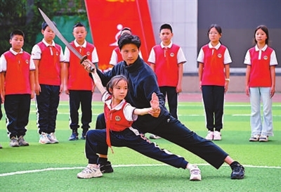 练习武术 强身健体