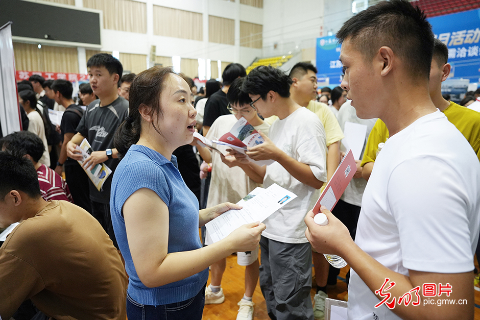 【职引未来】“金秋启航”促就业 精准服务护航青春梦