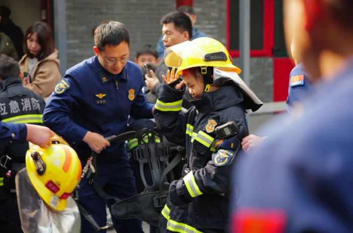 家校社共绘教育同心圆 切实筑牢校园安全防线 家校社共绘教育同心圆 切实筑牢校园安全防线