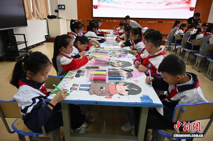 中越少年儿童共享科技乐趣 传递友谊