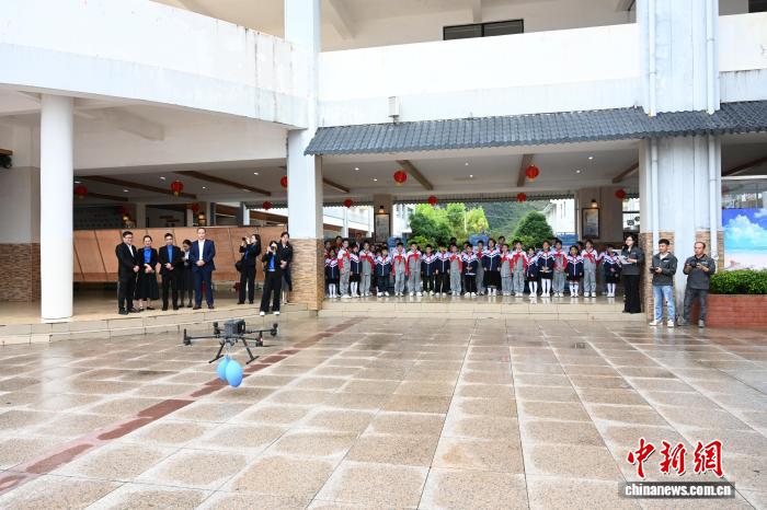 中越少年儿童共享科技乐趣 传递友谊