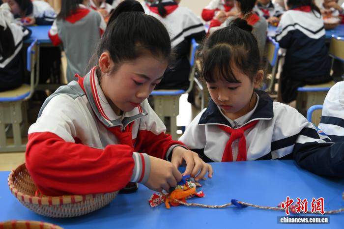 中越少年儿童共享科技乐趣 传递友谊