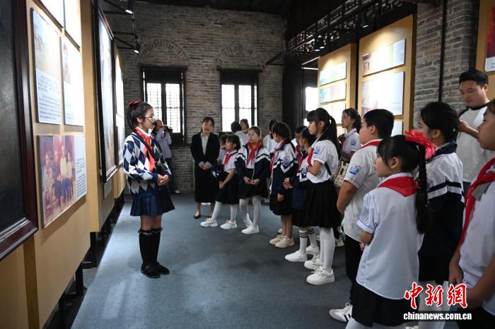 中越少年儿童共享科技乐趣 传递友谊