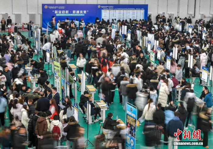 新疆高校举办校园招聘会