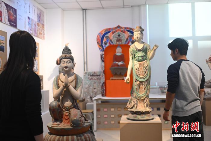 甘肃高校育“文物医生”