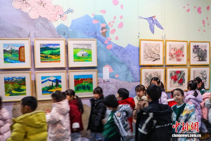 用图画书展现流光溢彩美祁连山