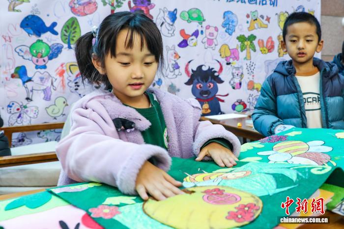 用图画书展现流光溢彩美祁连山