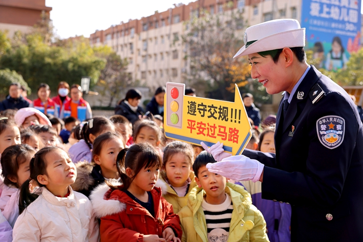 山东枣庄:交通安全教育进校园 山东枣庄:交通安全教育进校园