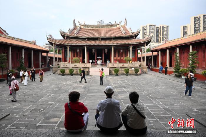 广东：揭阳学宫吸引游客