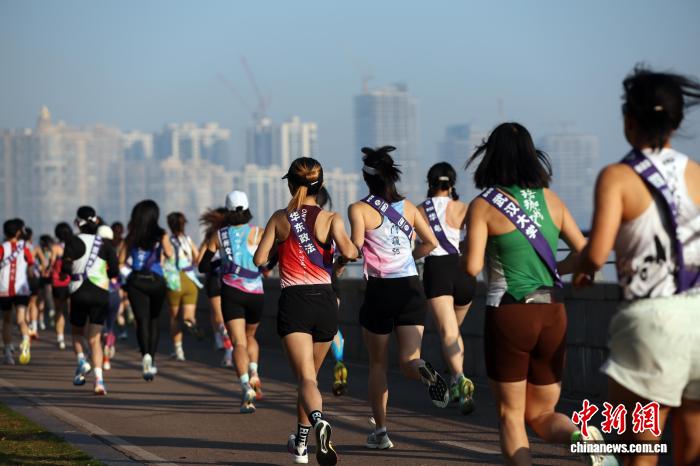 2025高校百英里接力赛总决赛在上海鸣枪起跑