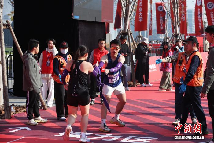 2025高校百英里接力赛总决赛在上海鸣枪起跑
