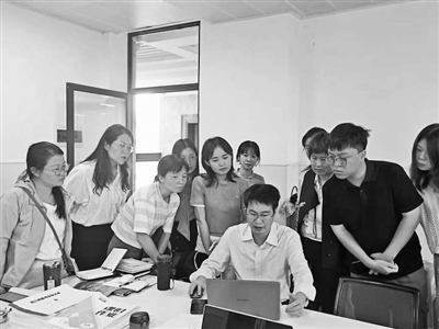 名师工作室成就更多好老师 名师工作室成就更多好老师