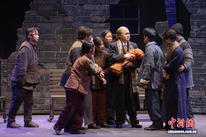 南京高校师生创排话剧《生命》首演