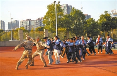 迷彩国防校园行