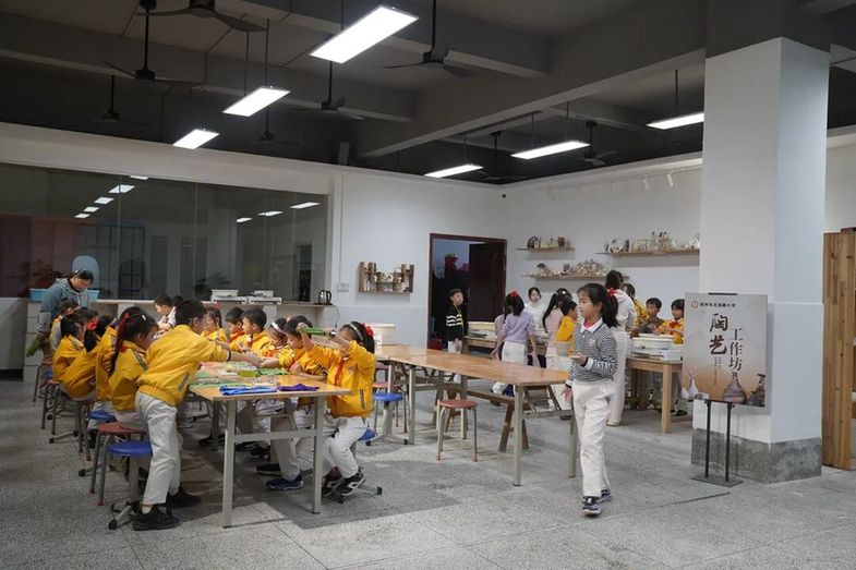 剪纸、鸣鸠琴、陶艺……这里的课后托管“玩”出新花样