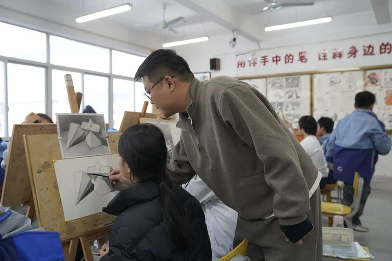 剪纸、鸣鸠琴、陶艺……这里的课后托管“玩”出新花样