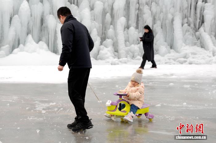 秦岭腹地冰雕雪景美不胜收