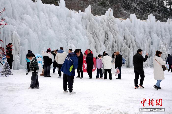 秦岭腹地冰雕雪景美不胜收