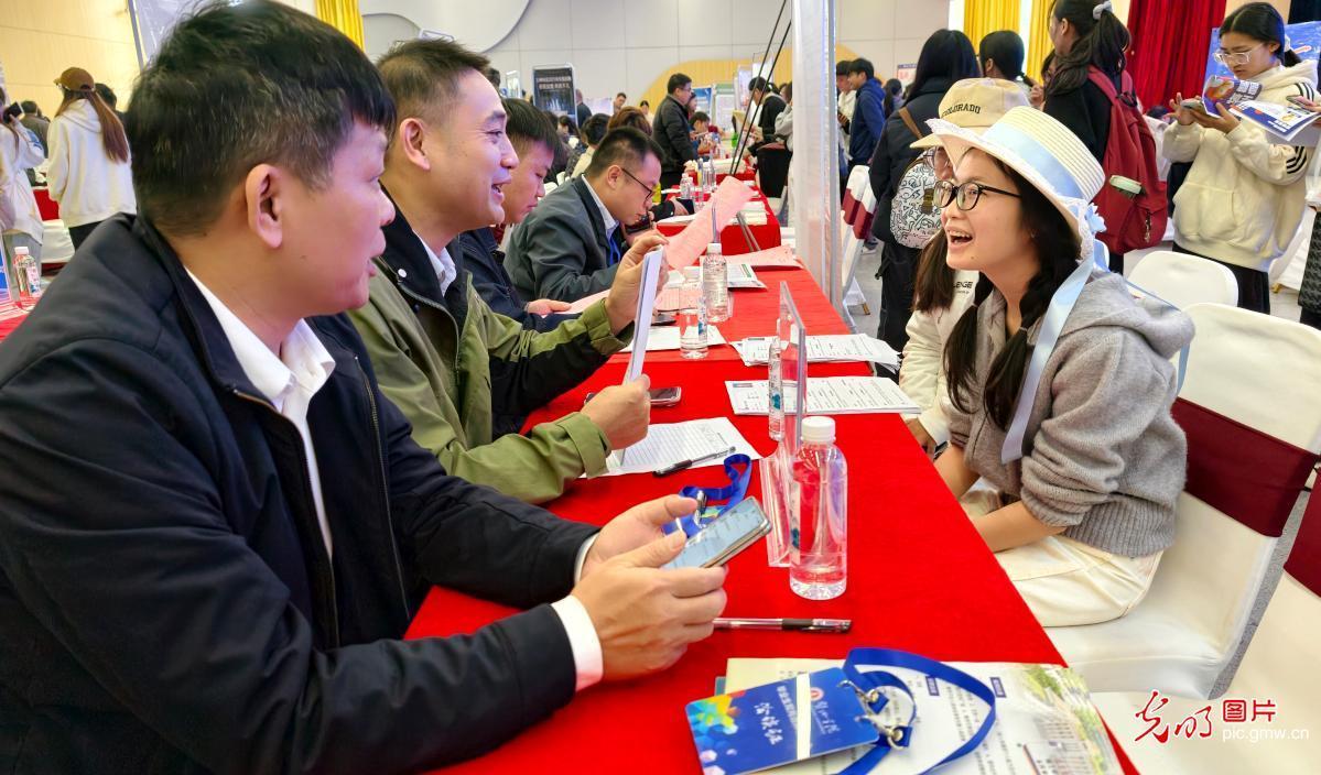 【职引未来】聚合力搭平台送岗位 暖心服务助青年梦想启航 【职引未来】聚合力搭平台送岗位 暖心服务助青年梦想启航