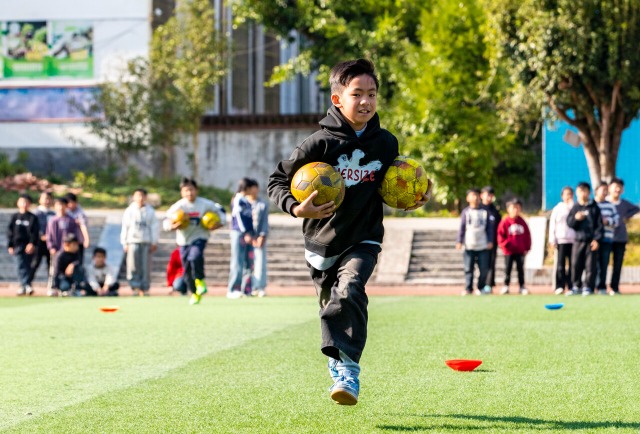 贵州从江：体育课 动起来