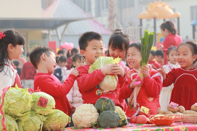 山东高密：萌娃迎新春 乐享嘉年华