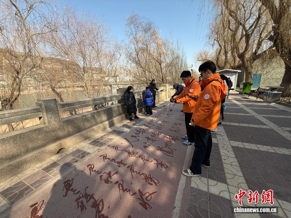 台湾学子畅游黄河之滨:吃牛肉面 观黄河 台湾学子畅游黄河之滨:吃牛肉面 观黄河