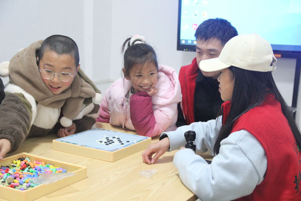 志愿服务“护苗”网络直播“助农”