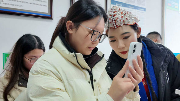 志愿服务“护苗”网络直播“助农”