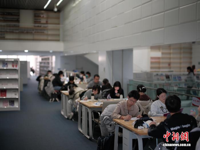 《全民阅读促进条例》施行 天津图书馆成市民周末打卡地