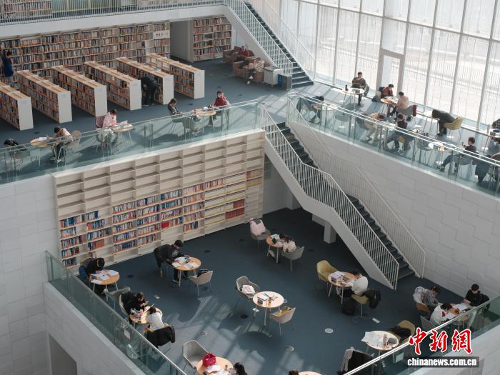 《全民阅读促进条例》施行 天津图书馆成市民周末打卡地