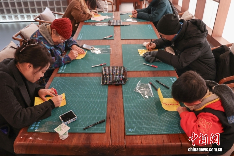 （新春见闻）北京：“开笔描红”迎新春