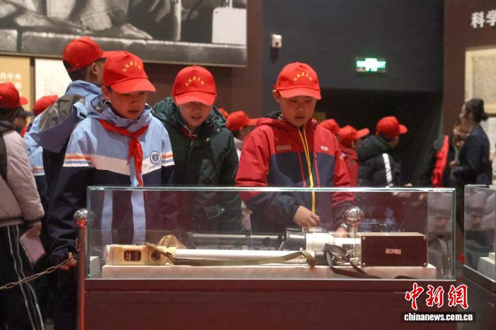 青海近500名大中小学生走进原子城上好 “开学第一课”