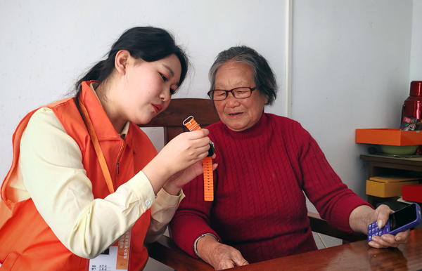 高友东代表：建议深化数字技术适老化改造