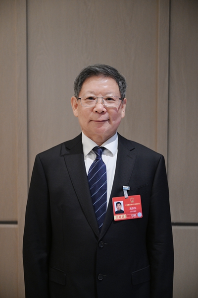 高友东代表：建议深化数字技术适老化改造