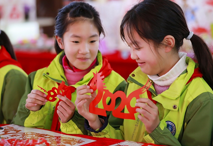 湖北竹山：全校人人会剪纸！