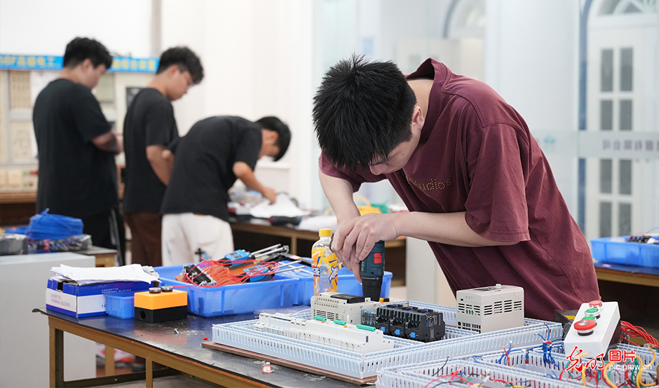 【职引未来】人工智能赋能求职路，智慧服务促就业