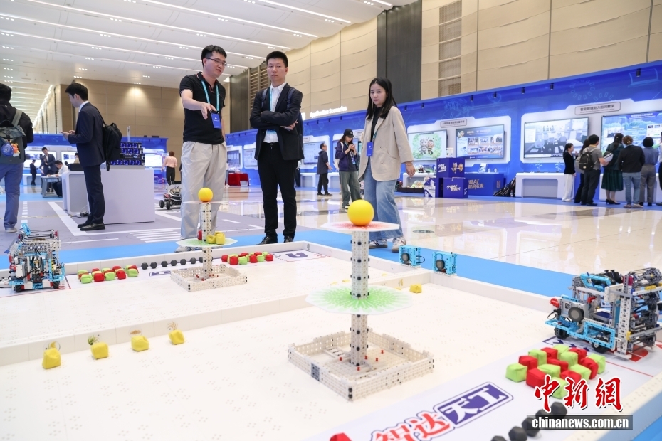 在全球数字教育成果展“育见未来” 在全球数字教育成果展“育见未来”