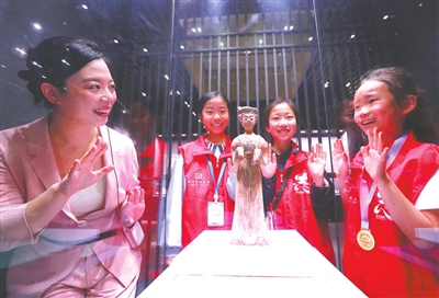 “小小讲解员”上岗