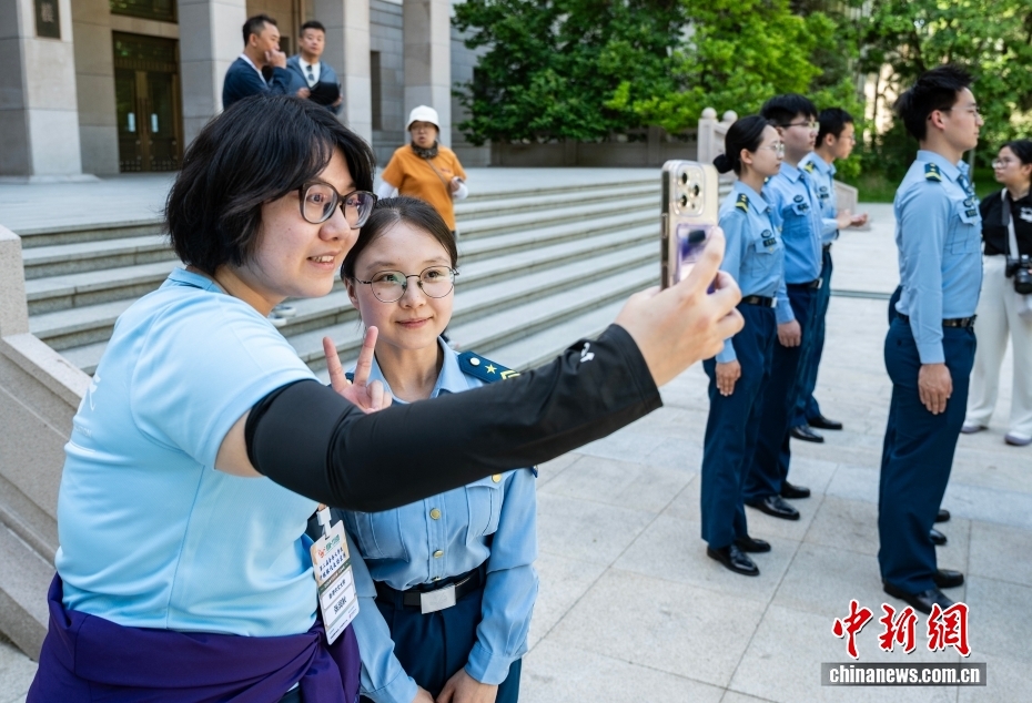 香港大学生代表参访北京航空航天大学