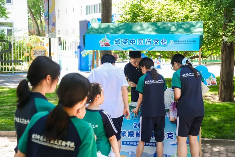 开启智趣童年 第六届“科学探秘”奥林匹克暨六一游园实践举行