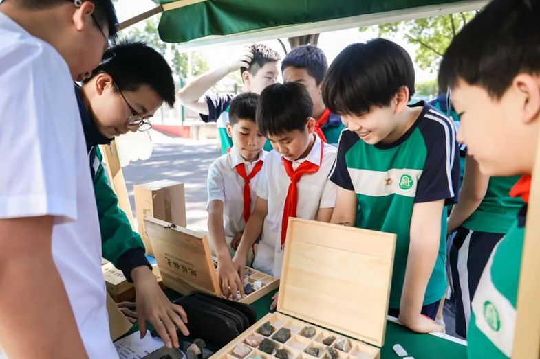 开启智趣童年 第六届“科学探秘”奥林匹克暨六一游园实践举行