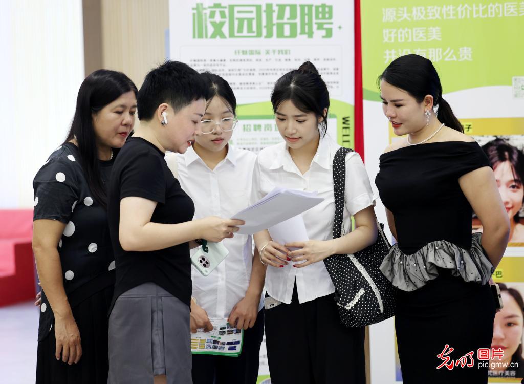 【职引未来】“百日冲刺”正当时 多方聚力精准服务促就业
