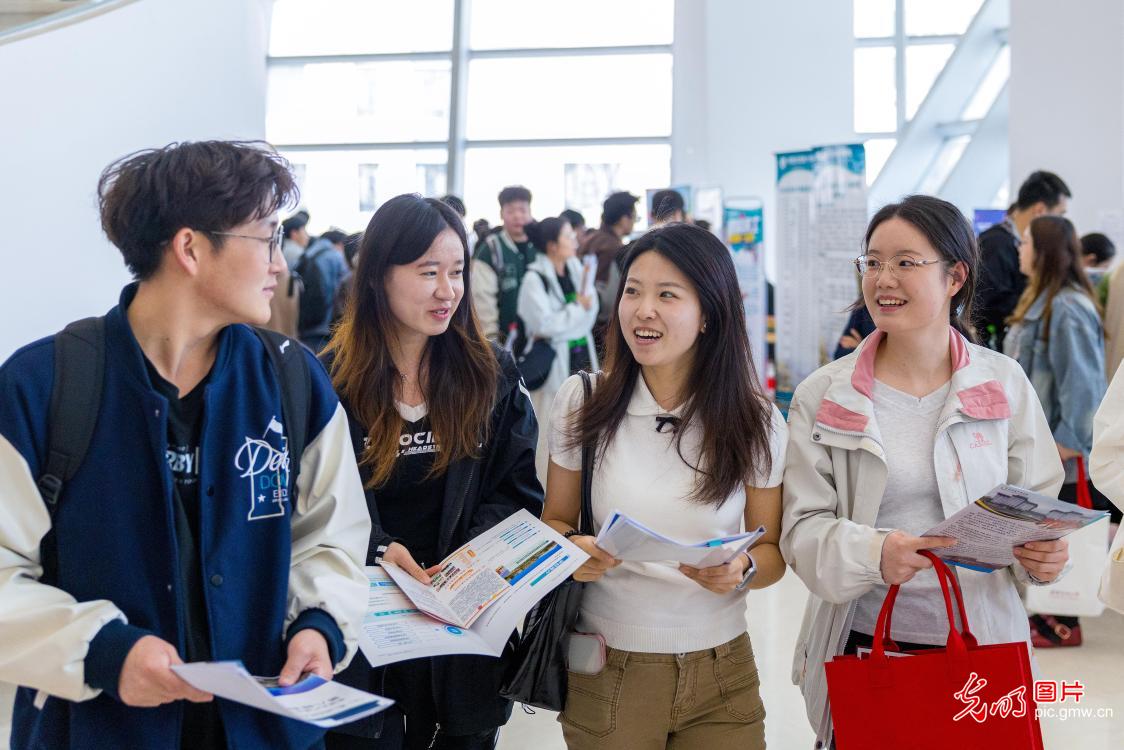 【职引未来】“百日冲刺”正当时 多方聚力精准服务促就业