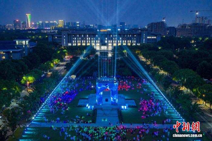 星空作序光影寄情东南大学专属毕业礼定格学子青春