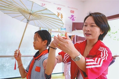 石旮旯里开出向阳花 石旮旯里开出向阳花