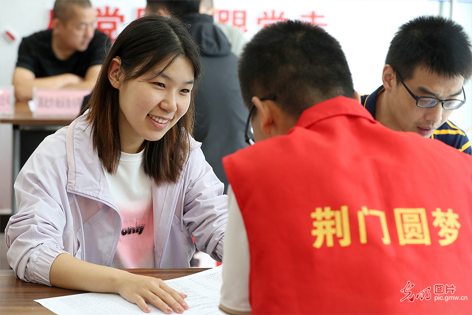 【职引未来】留人更留心 多地助青年“家门口”圆梦 【职引未来】留人更留心 多地助青年“家门口”圆梦